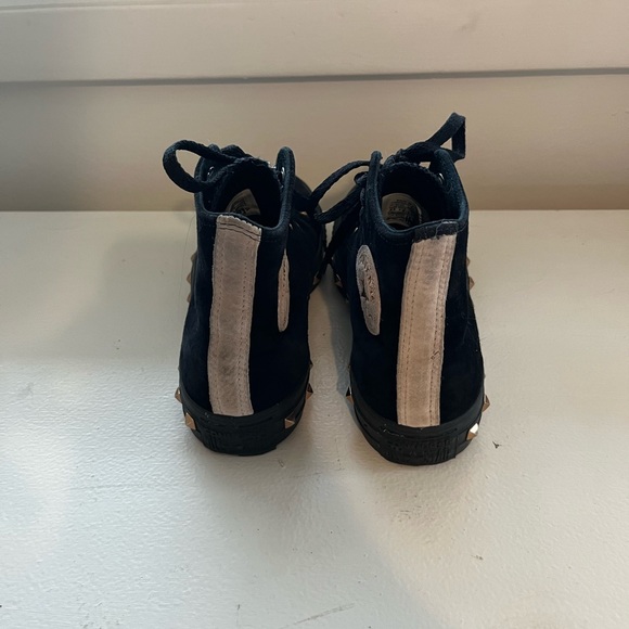 Black suede Converse in a size 7.5 - Picture 3 of 6